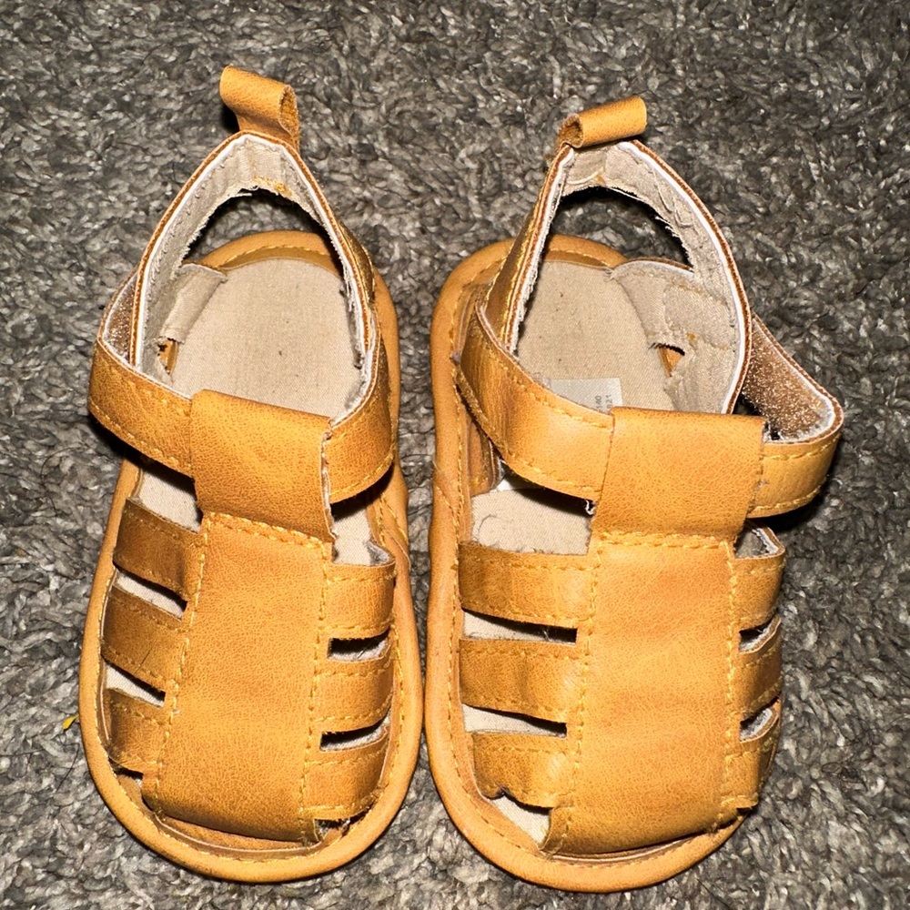 Baby shoes 3-6months